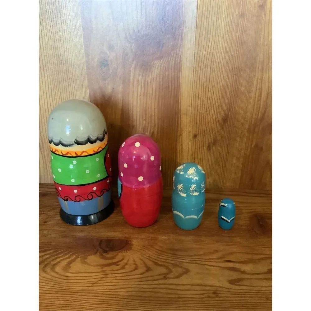 4 PC. Russian Nesting Dolls, Hand Painted Collectible‎ Nesting Dolls